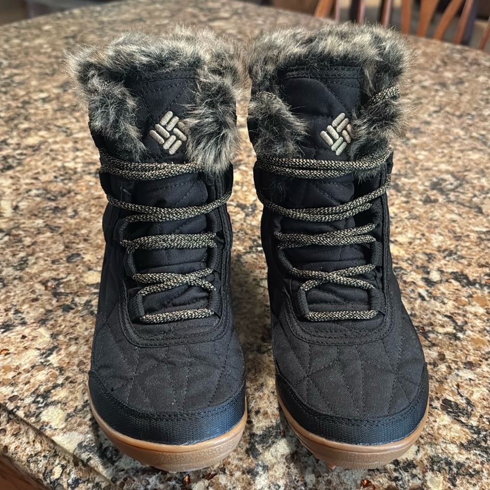 Women’s Columbia snow boot. 6 1/2. New.